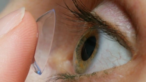 Augenheilkunde: Kontaktlinsen verändern die Bakterienflora des Auges