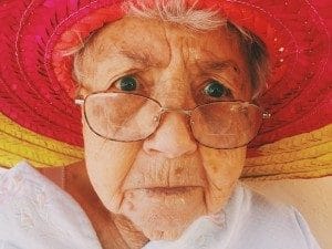 Ältere Dame mit Brille