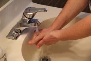 Kontaktlinsen-Hände waschen