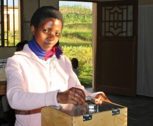 EinDollarBrille_Herstellung der Brille_024