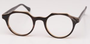 eyebizz: Hornbrillen von Eric Lauer