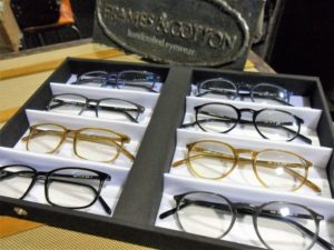 eyebizz auf der opti: Trend dünnrandige Kunststoffbrillen - hier Frames & Cotton