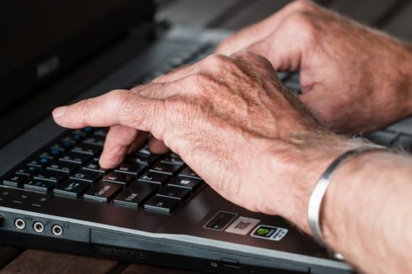 Generations 65 plus: Jeder Zweite surft im Internet