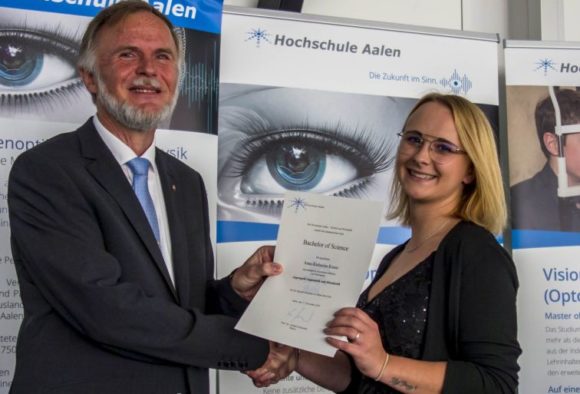 Hochschule Aalen: Bachelorbrief-Übergabe an Anna Knaus