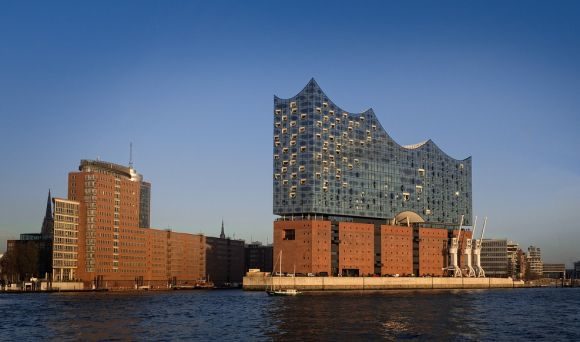 Hamburg mit der Elbphilharmonie