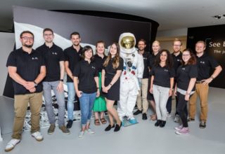 Zeiss Stipendium - Woche 1 - Gruppenfoto mit Astronaut