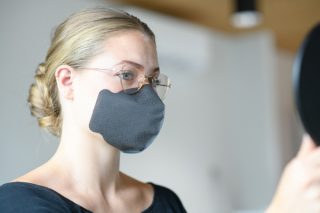 Klebemundschutz von CopenTrade - Maske von Kim Bezold