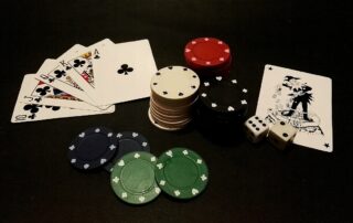 EssilorLuxottica hat neue Karten im GrandVision-Poker