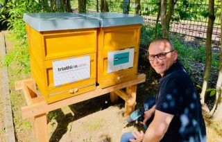 Nachhaltigkeit bei pricon: Matthias Köste und die Bienenstöcke