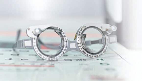 Refraktionsbestimmung Messbrille Augenoptik