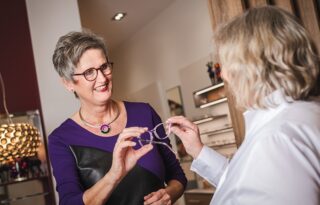 Wirkungs-Expertin Petra Waldminghaus zur Brillen-Beratung