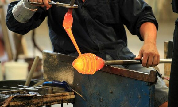 Glasriket Sweden glasblowing c jan simonsson imagebank sweden