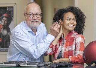 Woche des Hörens 2025 vom 22. bis 27. September: Zeit für den Hörtest beim Hörakustiker!