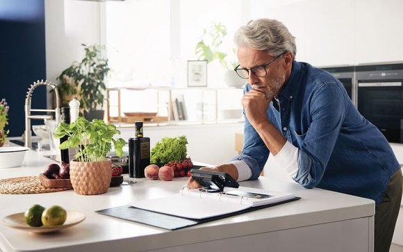 optaro LowVision Sehhilfe iPhone c Eschenbach Optik