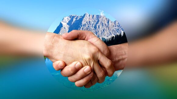 Lieferant Partner Kontaktlinse Handschlag zentriert c Sophie Hornberger