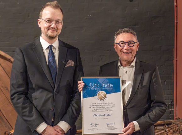 Kai Jaeger ehrt Christian Müller c ZVA Peter Magner