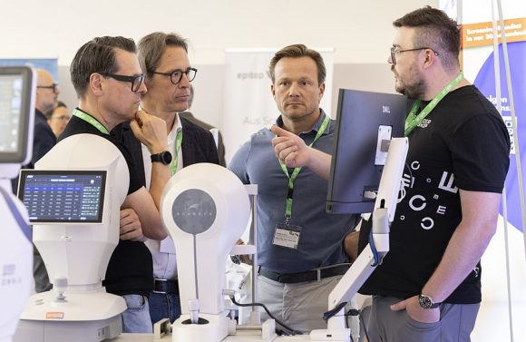 Transalpines Forum 2026 Aussteller Gespräche (c Fachoptiker eGen / FirstOptiker)