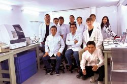 EDA Elias Zimmermann und Team Instituto Eurohispano Americano de Optometría in Lima
