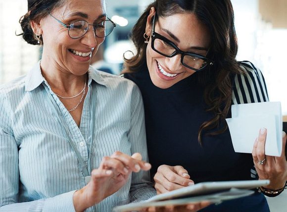 Kauf-Entscheidung Beratung Tools c Shutterstock PeopleImages